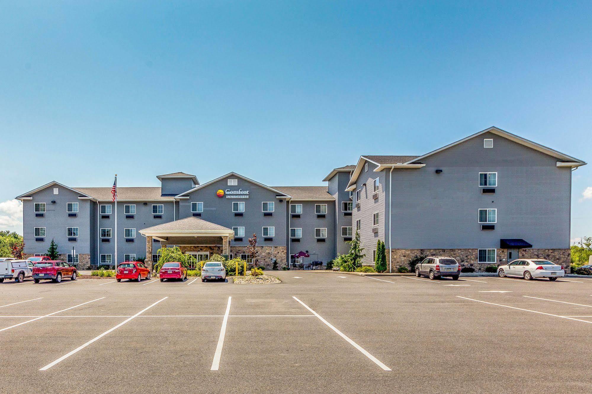 Comfort Inn & Suites Barnesville - Frackville Exterior photo