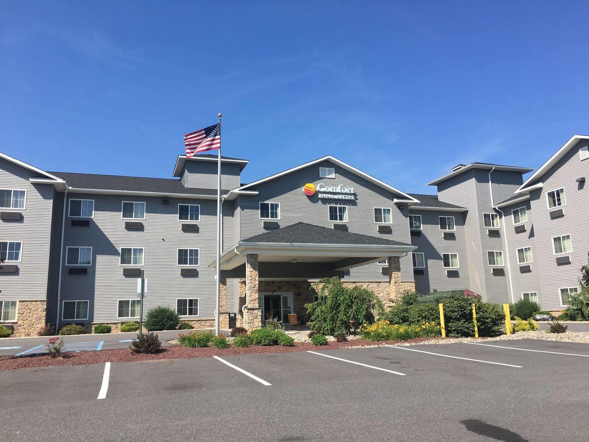 Comfort Inn & Suites Barnesville - Frackville Exterior photo